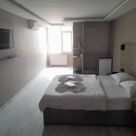 Moon Sirinevler מלון 2*